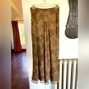 Elegant Ann Taylor skirt in perfect condition size 4